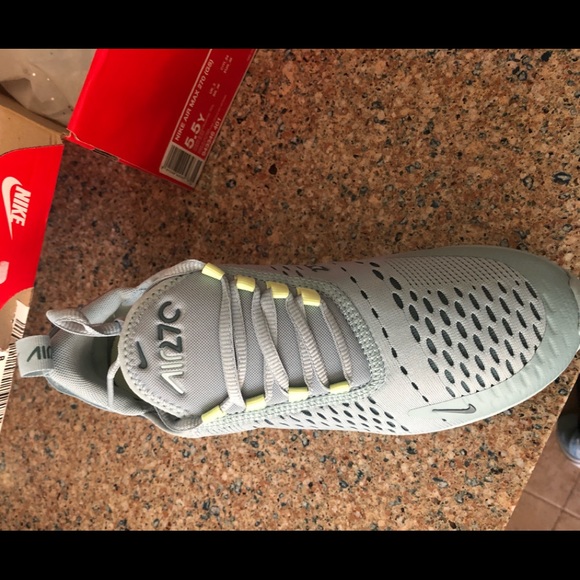 Brand new nike 270 and price is negotiable - Picture 3 of 5